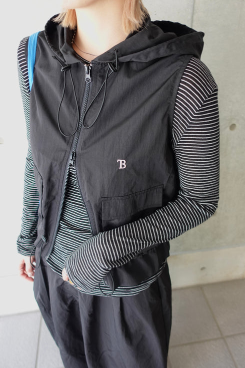 ダブルジップノースリパーカー