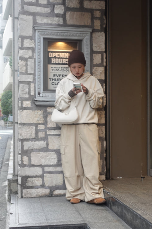 ロゴルーズパーカー