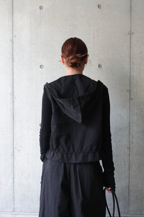 ダブルジップノースリパーカー