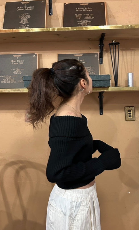 オフショルリブニット