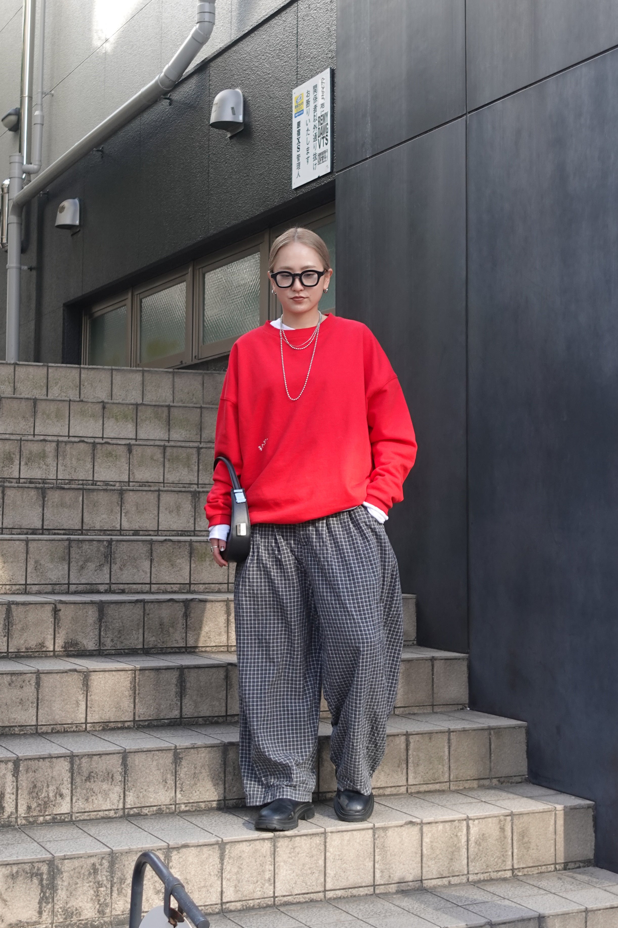 エンブロイダリールーズスウェット