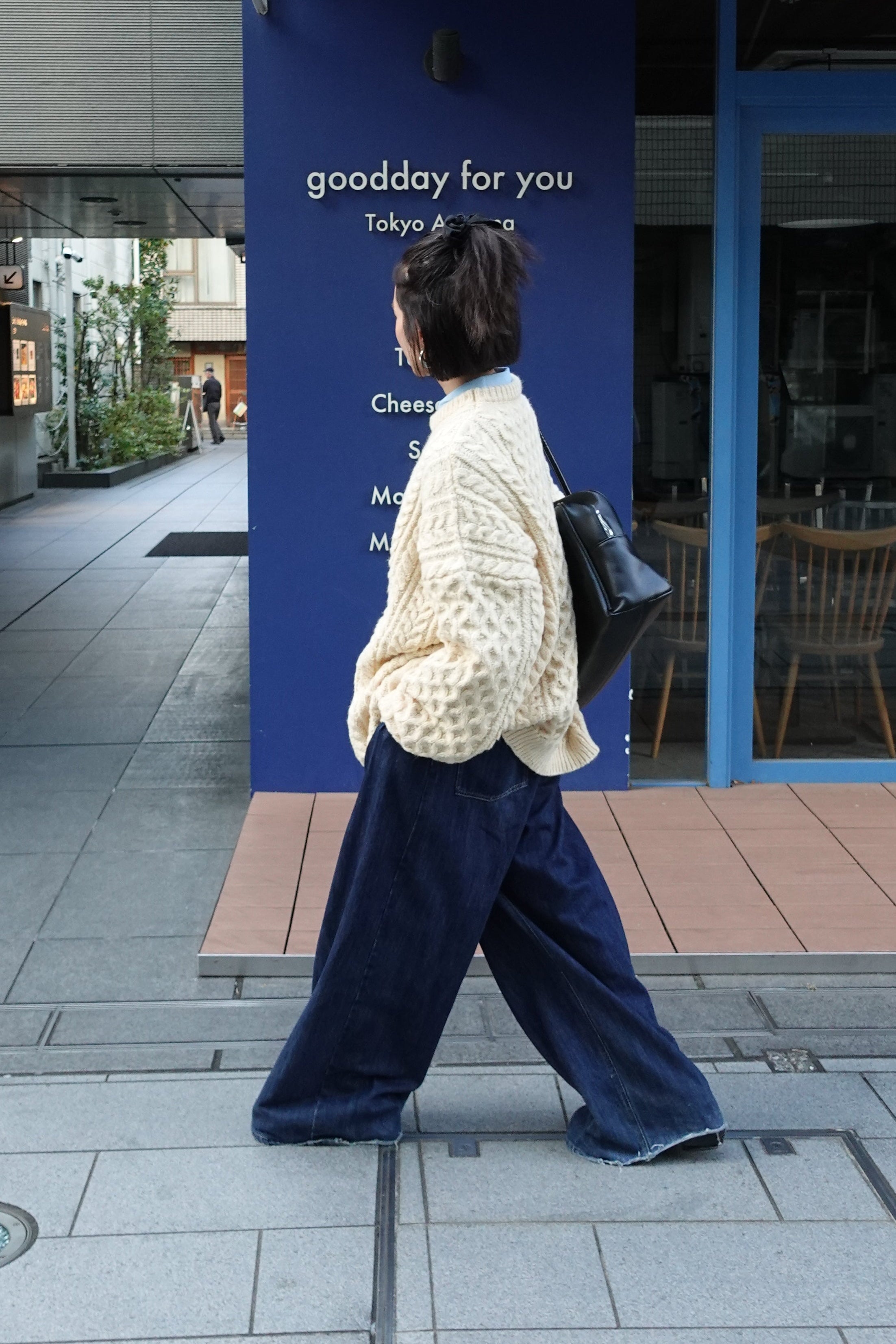 ケーブルオーバーニット