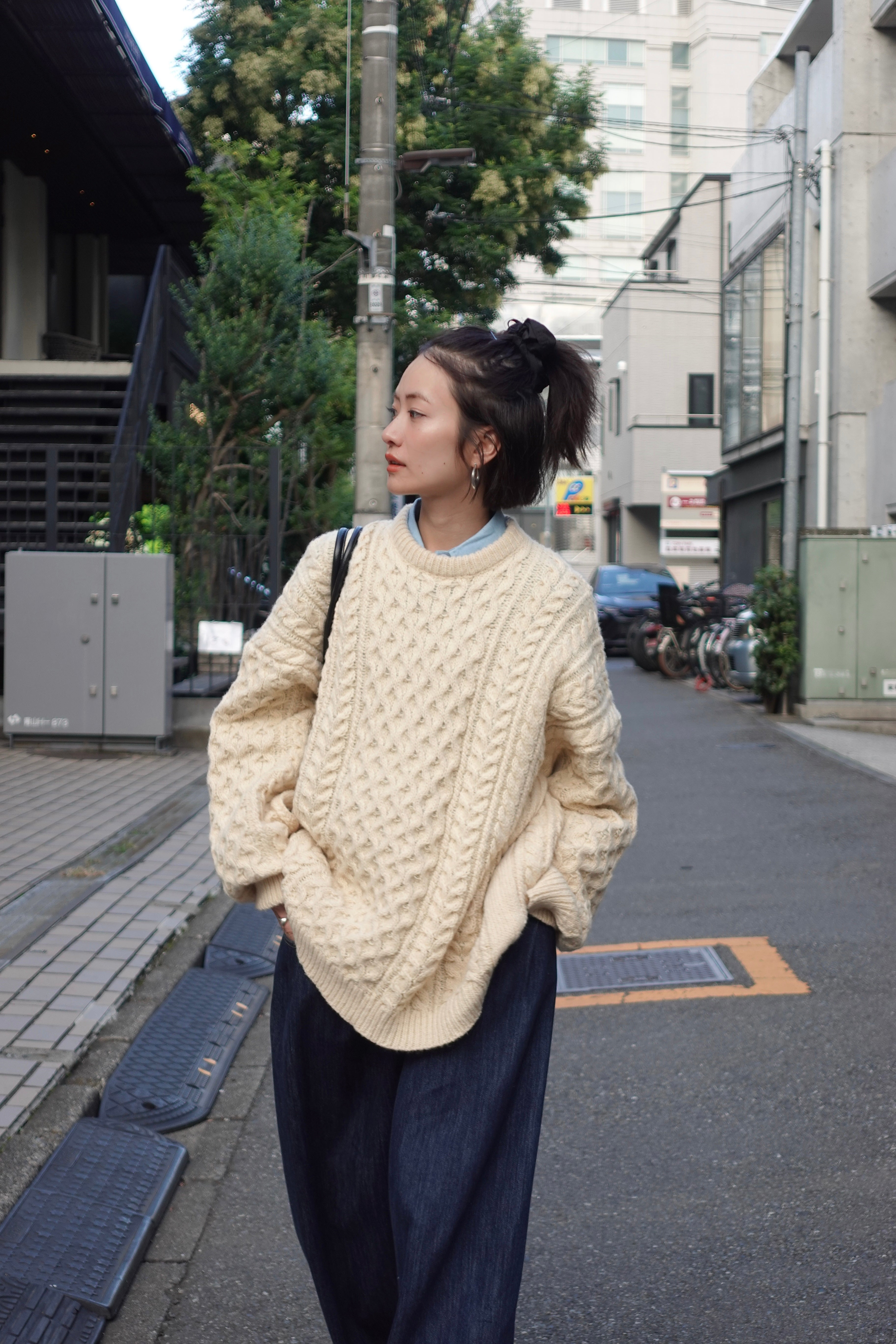 ケーブルオーバーニット