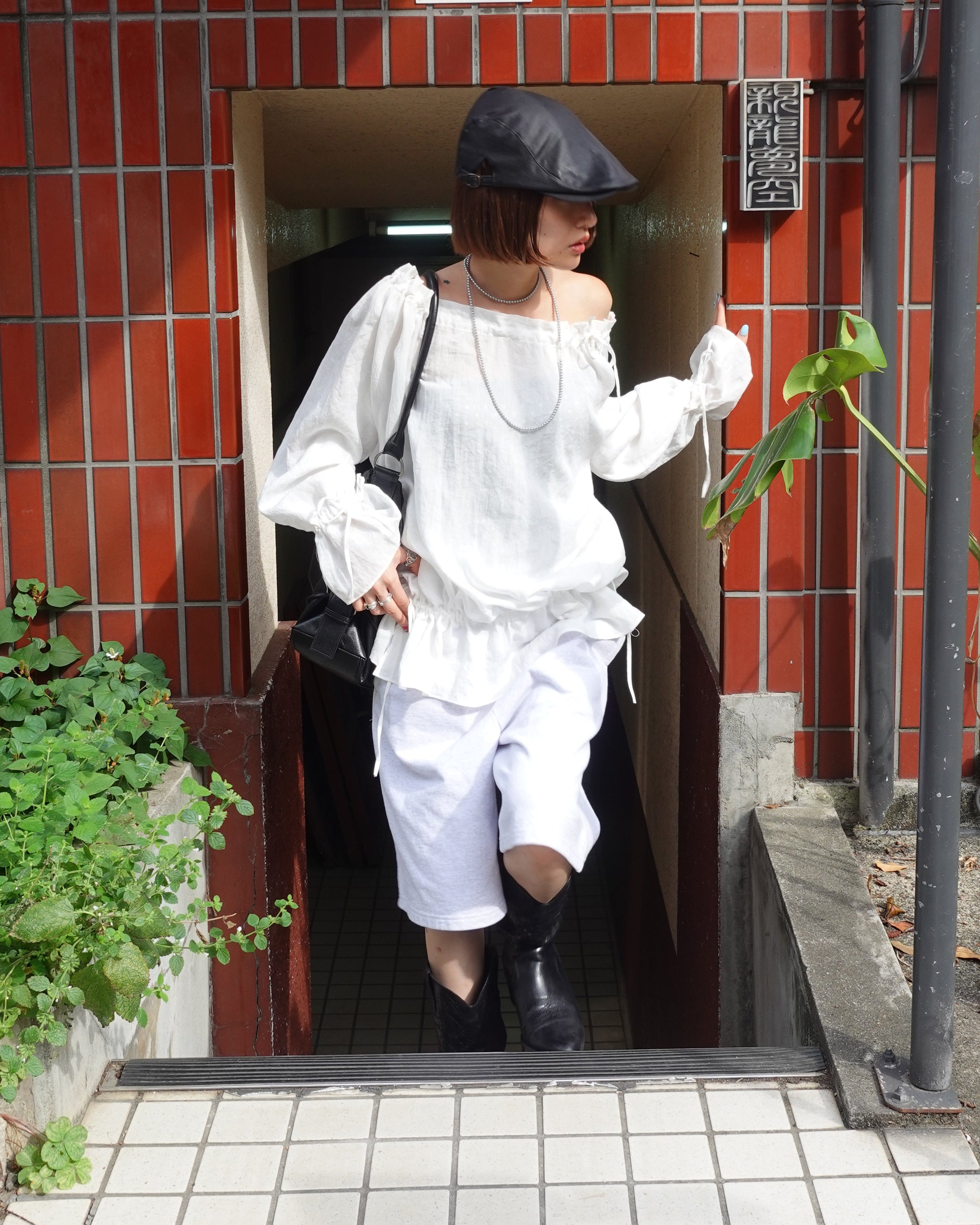デザインオフショルチュニック
