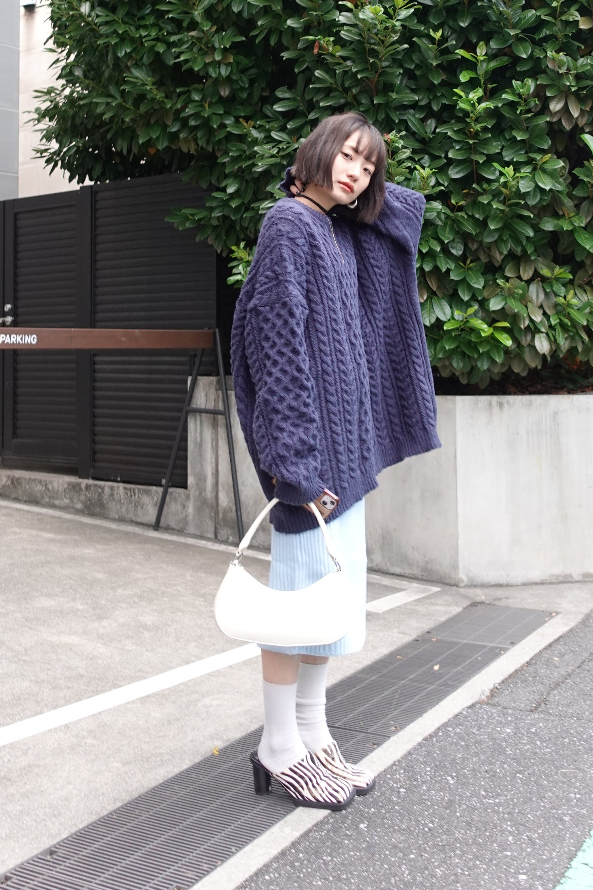 ケーブルオーバーニット