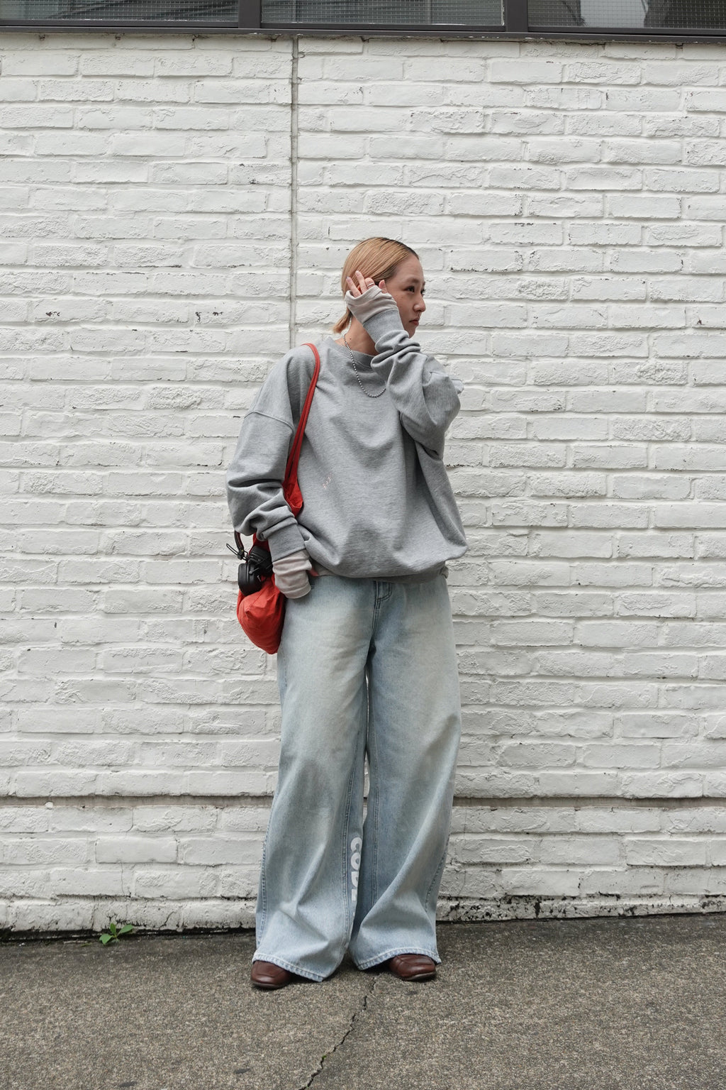 エンブロイダリールーズスウェット