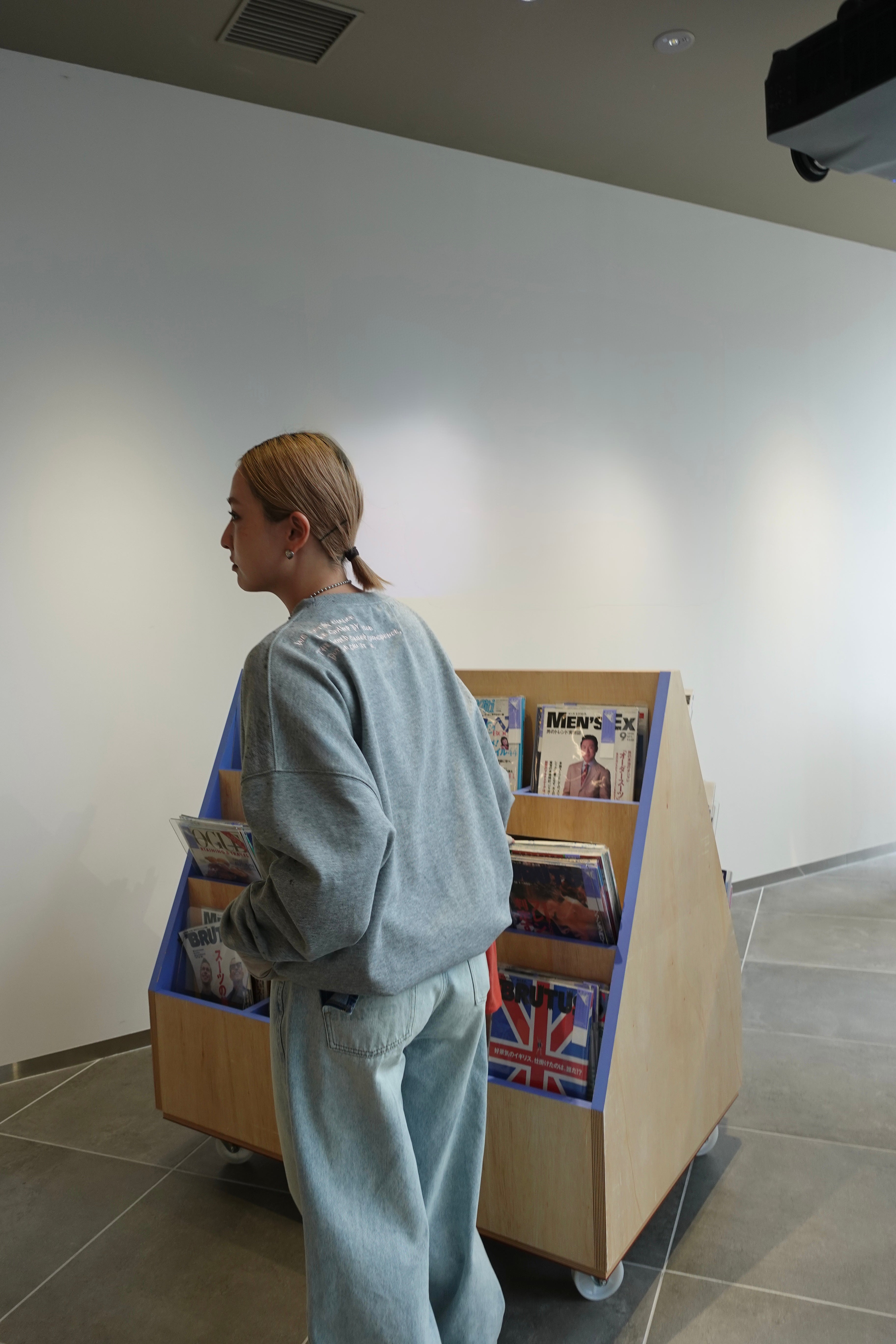 エンブロイダリールーズスウェット