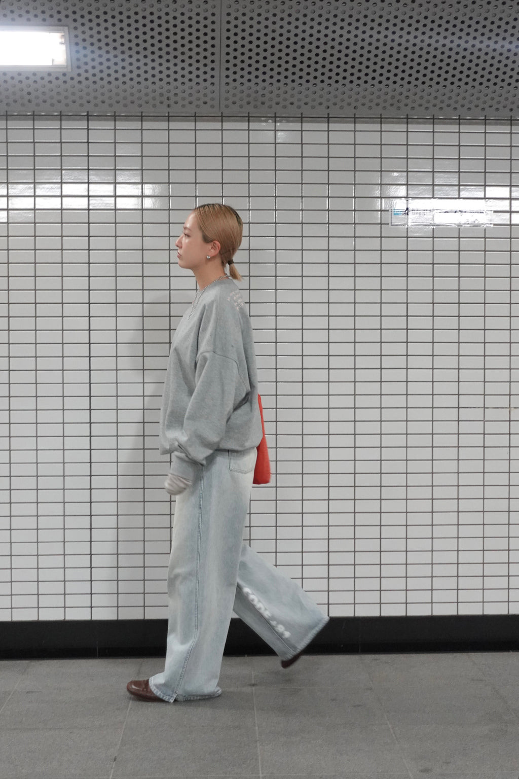 エンブロイダリールーズスウェット