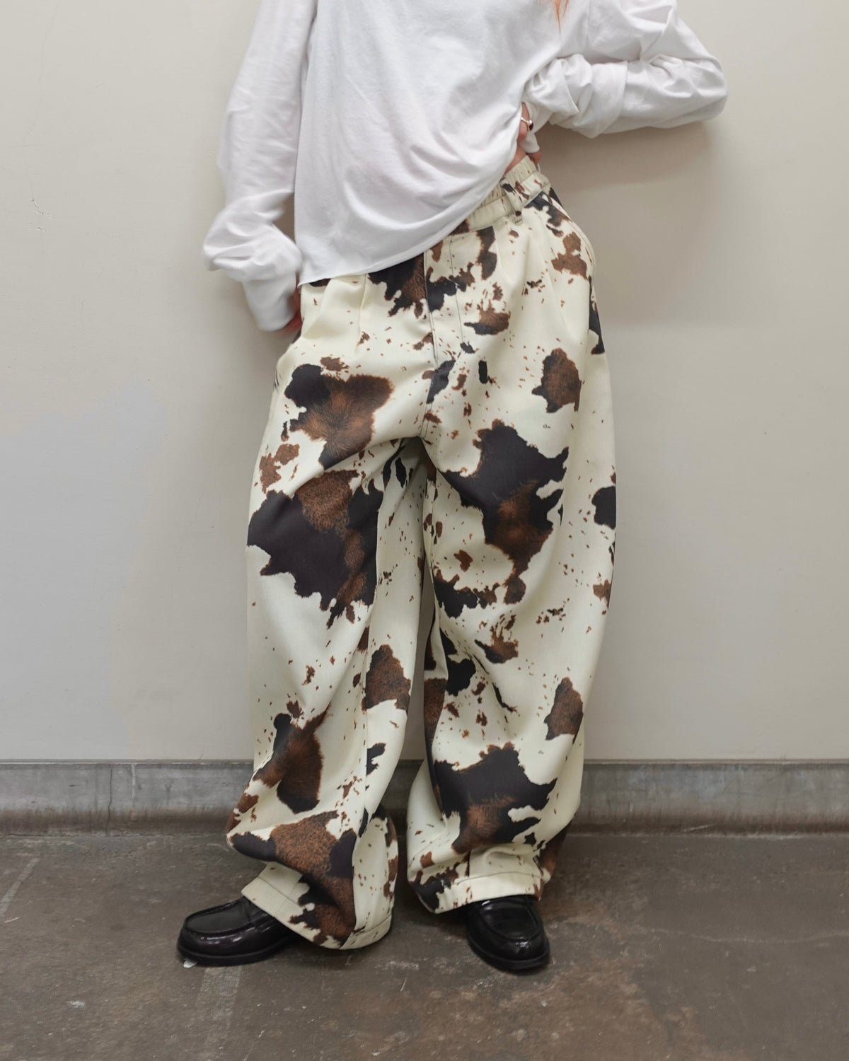 COWモチーフラフパンツ