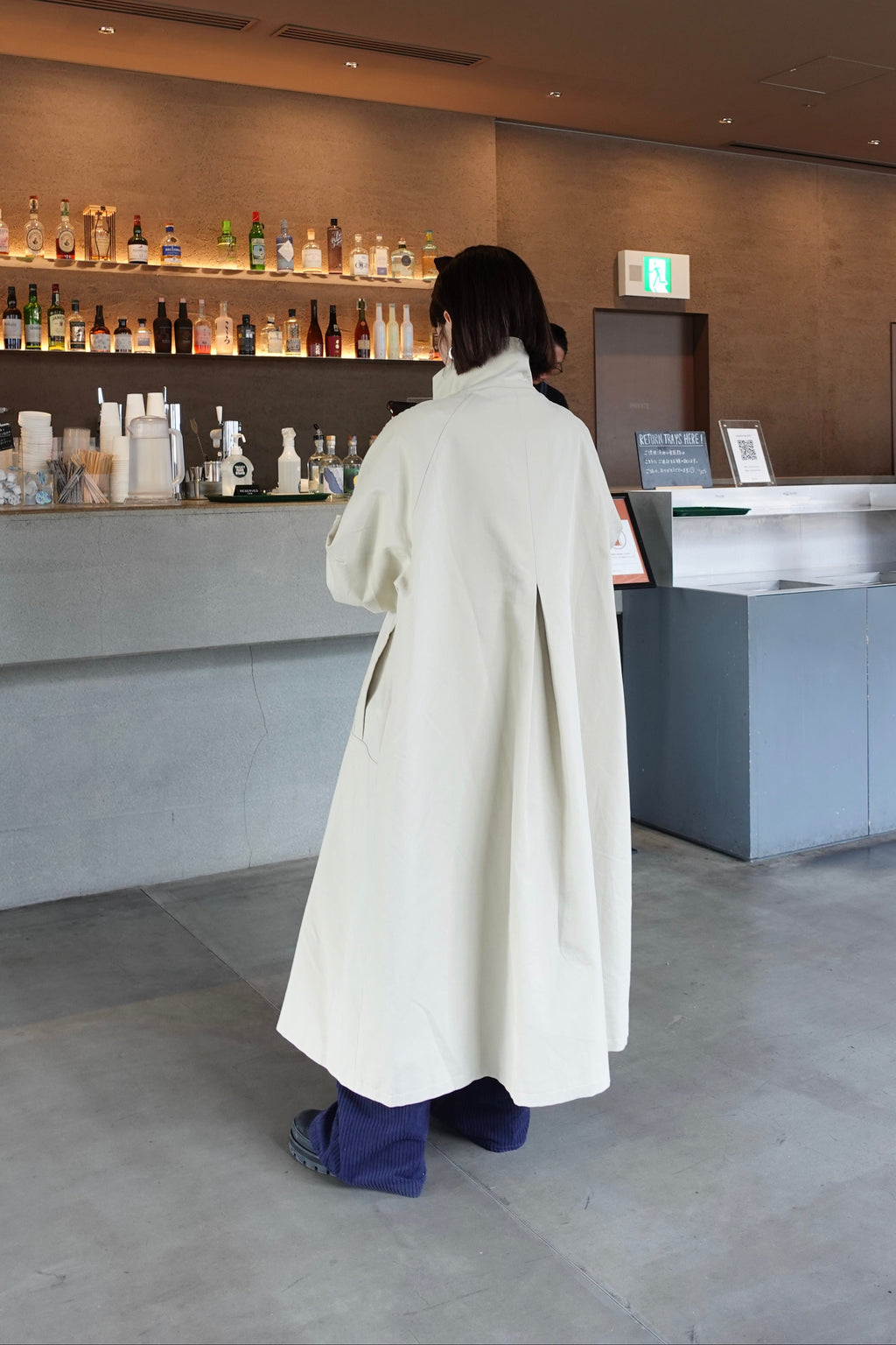 オーバーロングトレンチコート