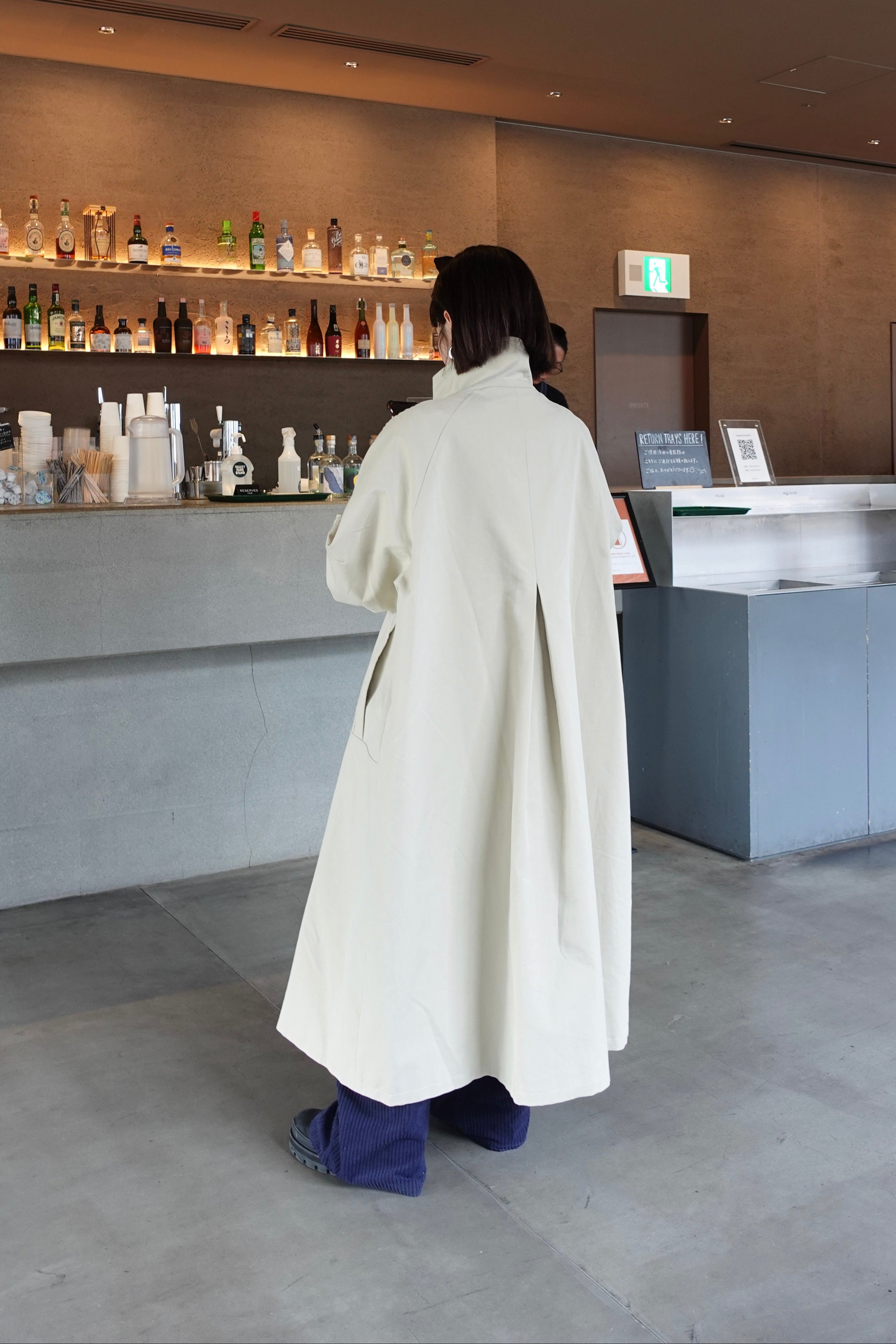 オーバーロングトレンチコート