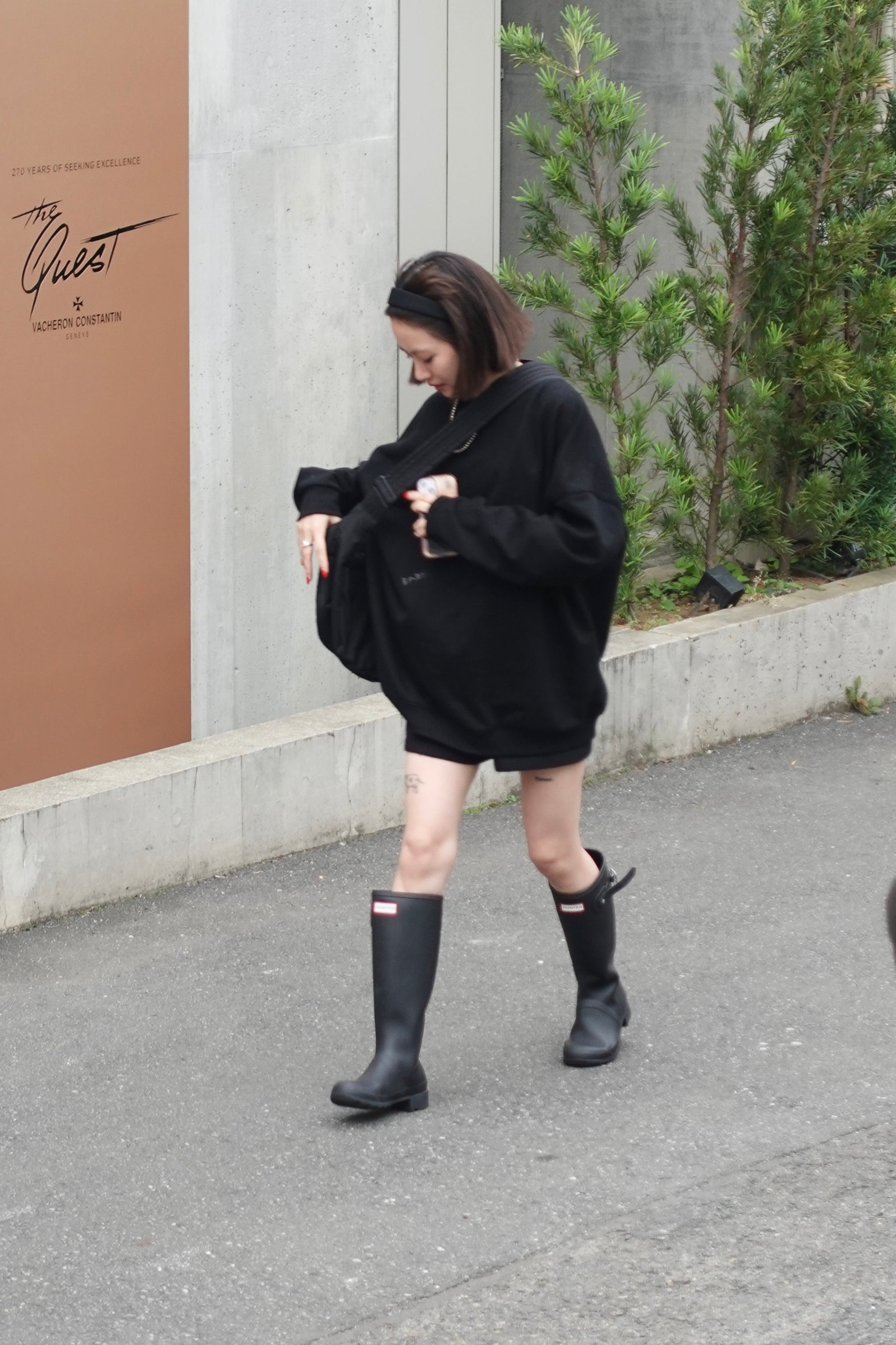 エンブロイダリールーズスウェット