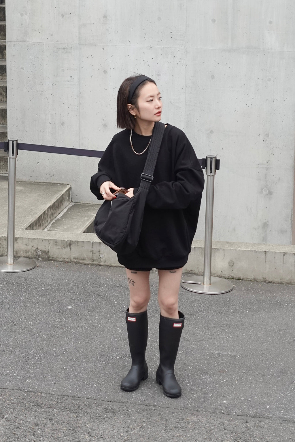 エンブロイダリールーズスウェット