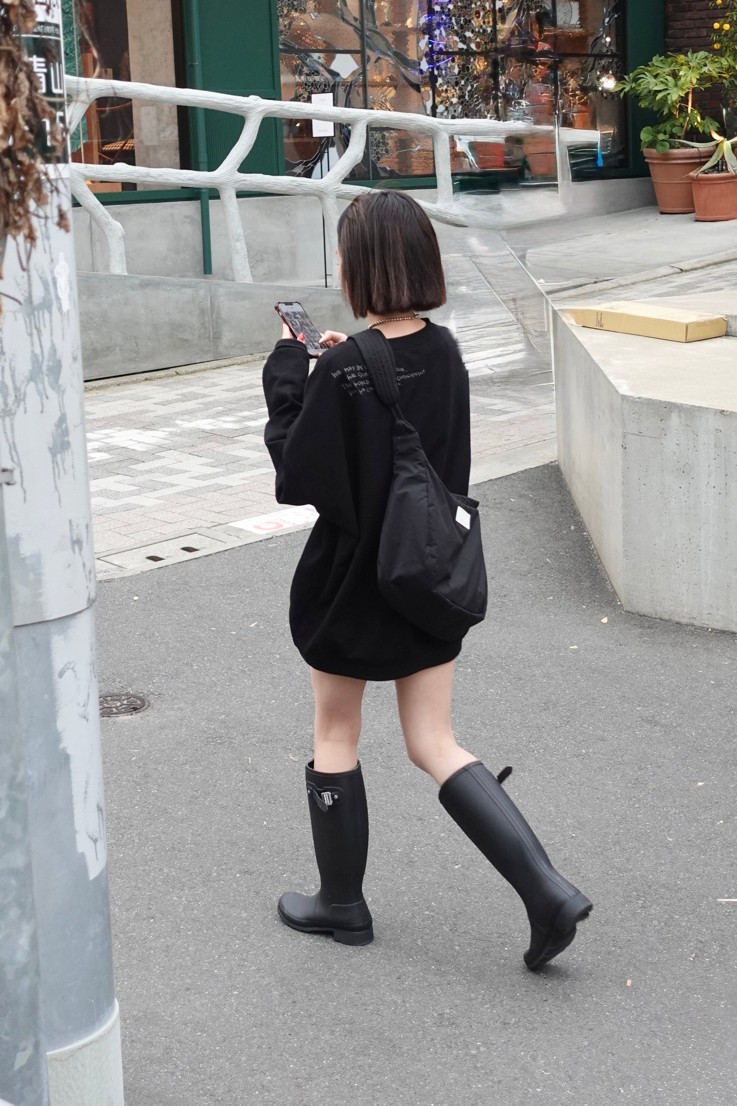 エンブロイダリールーズスウェット