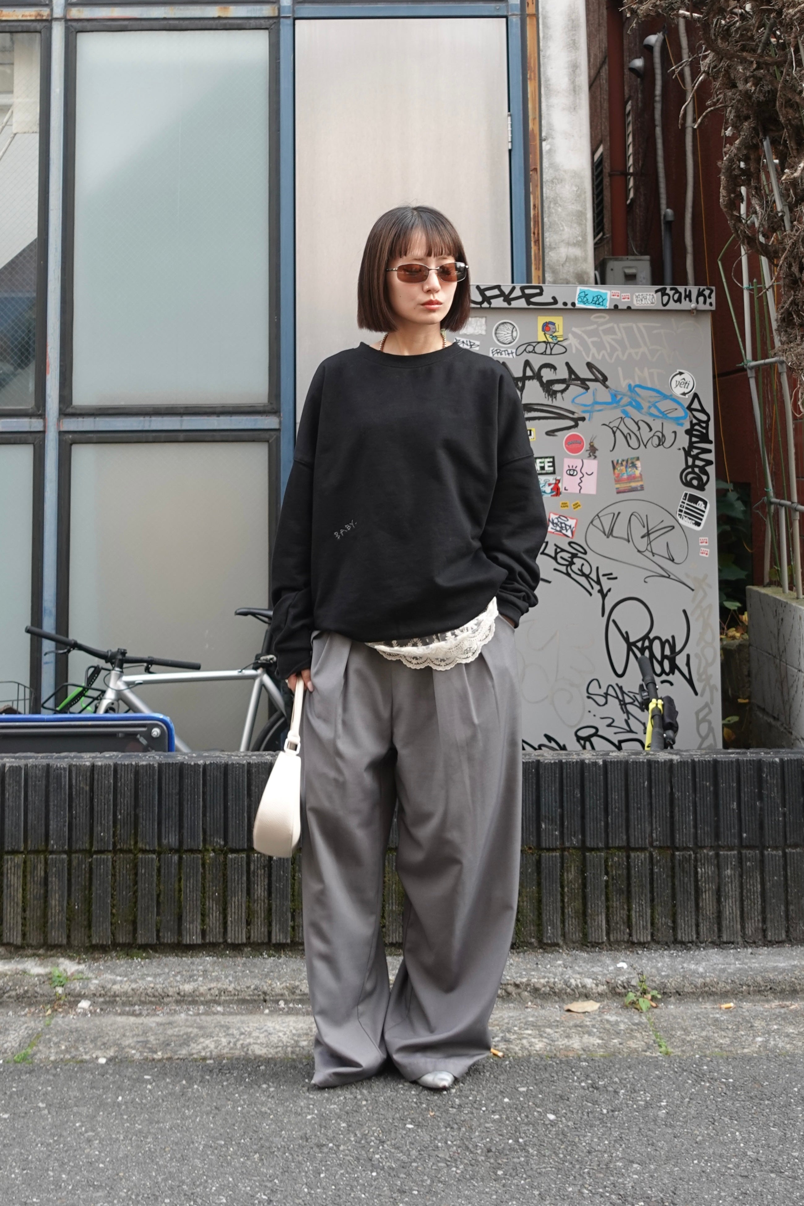 エンブロイダリールーズスウェット