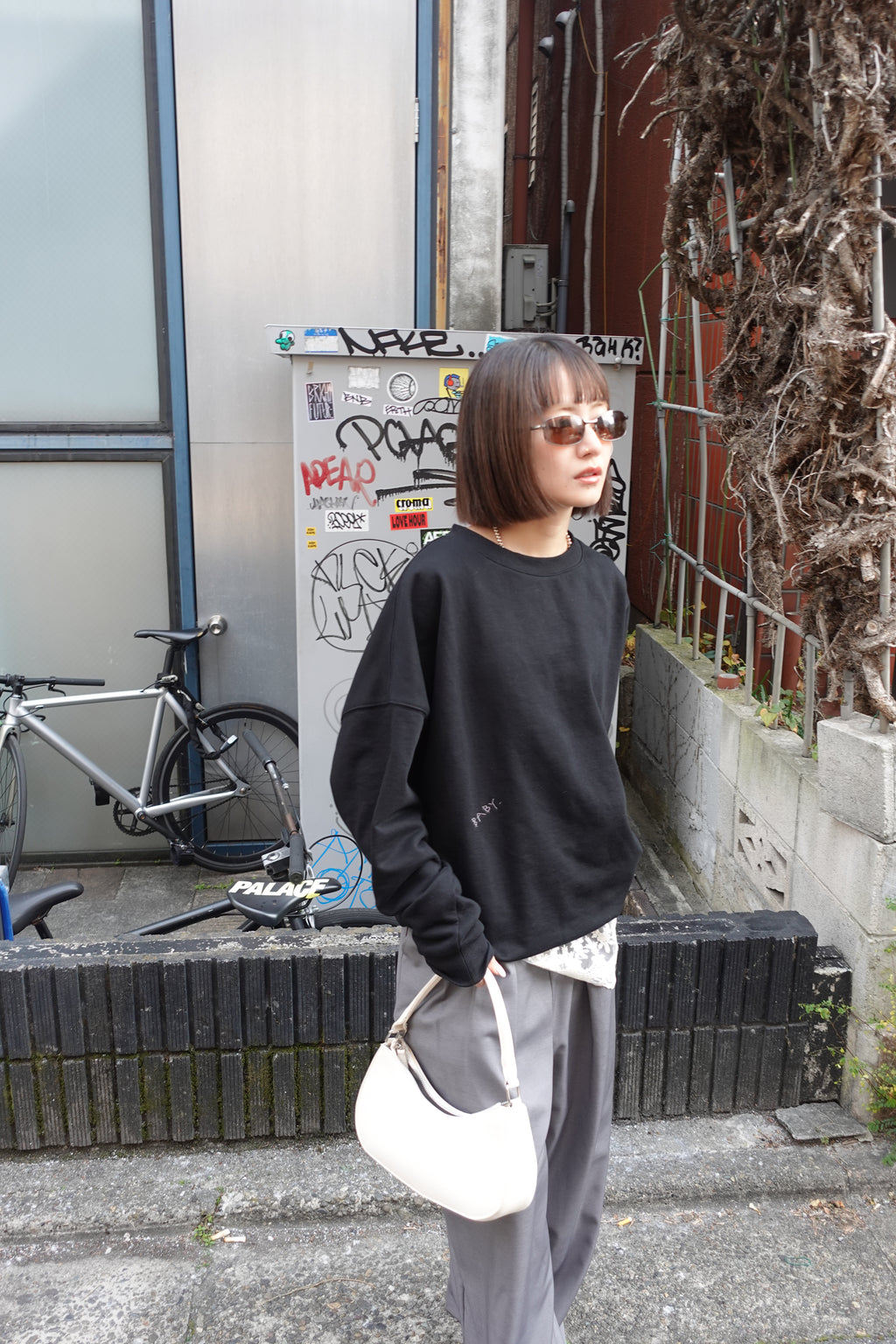 エンブロイダリールーズスウェット