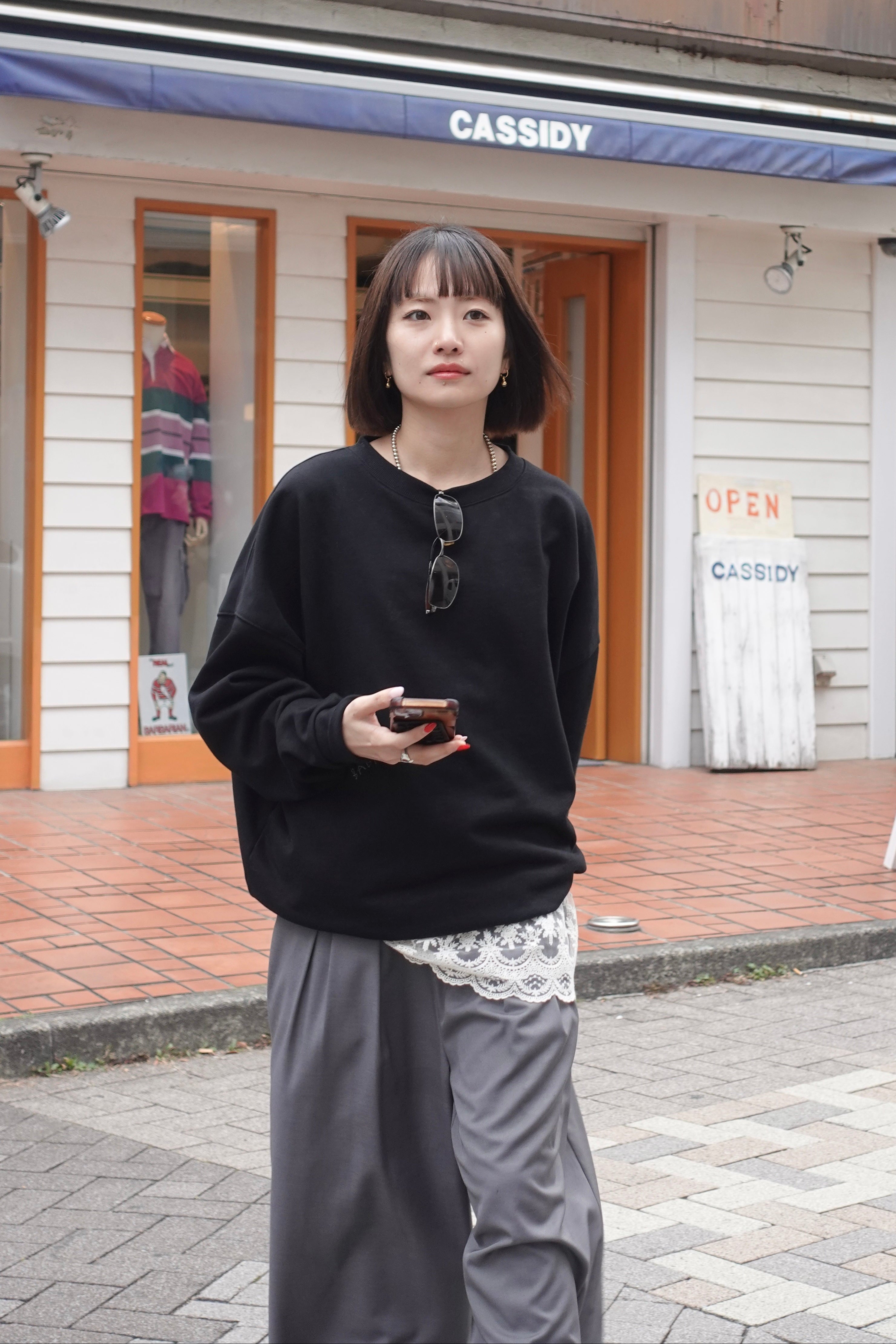 エンブロイダリールーズスウェット