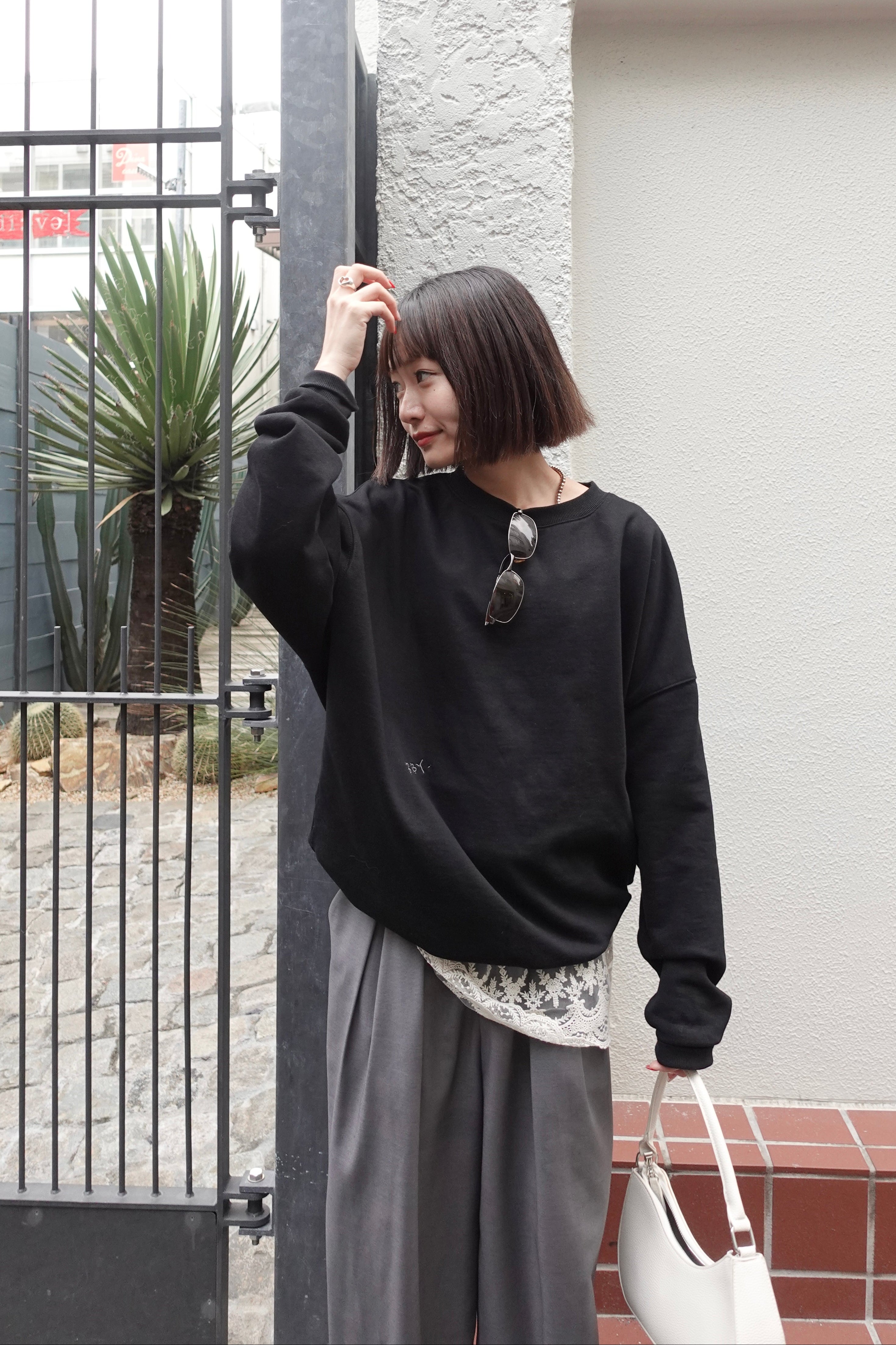 エンブロイダリールーズスウェット