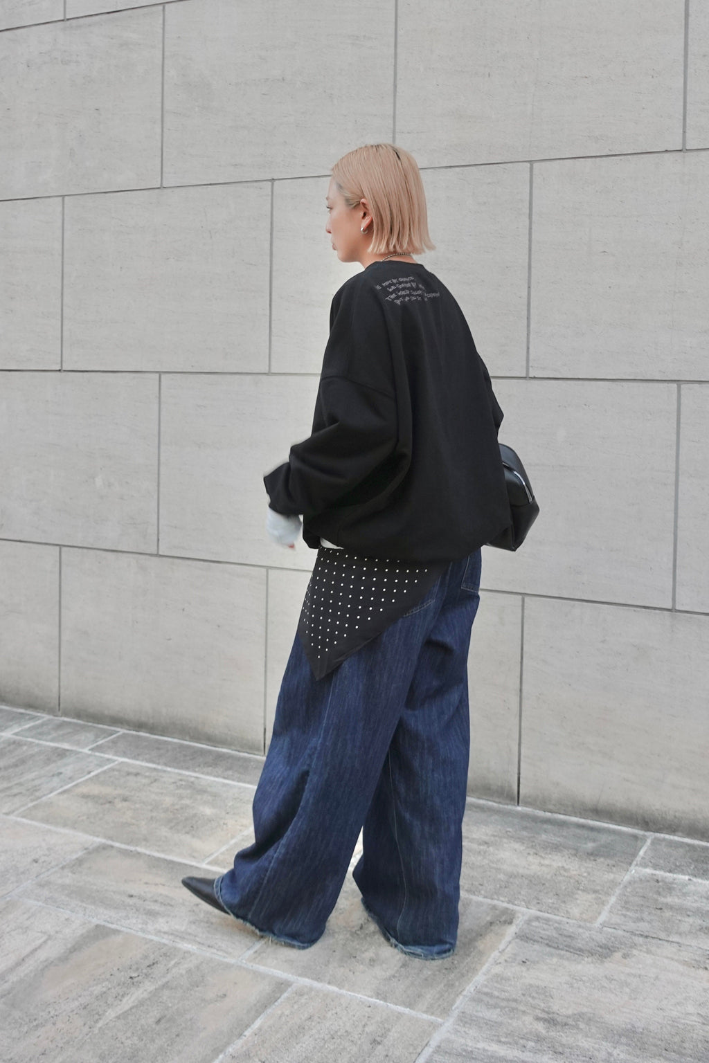 エンブロイダリールーズスウェット