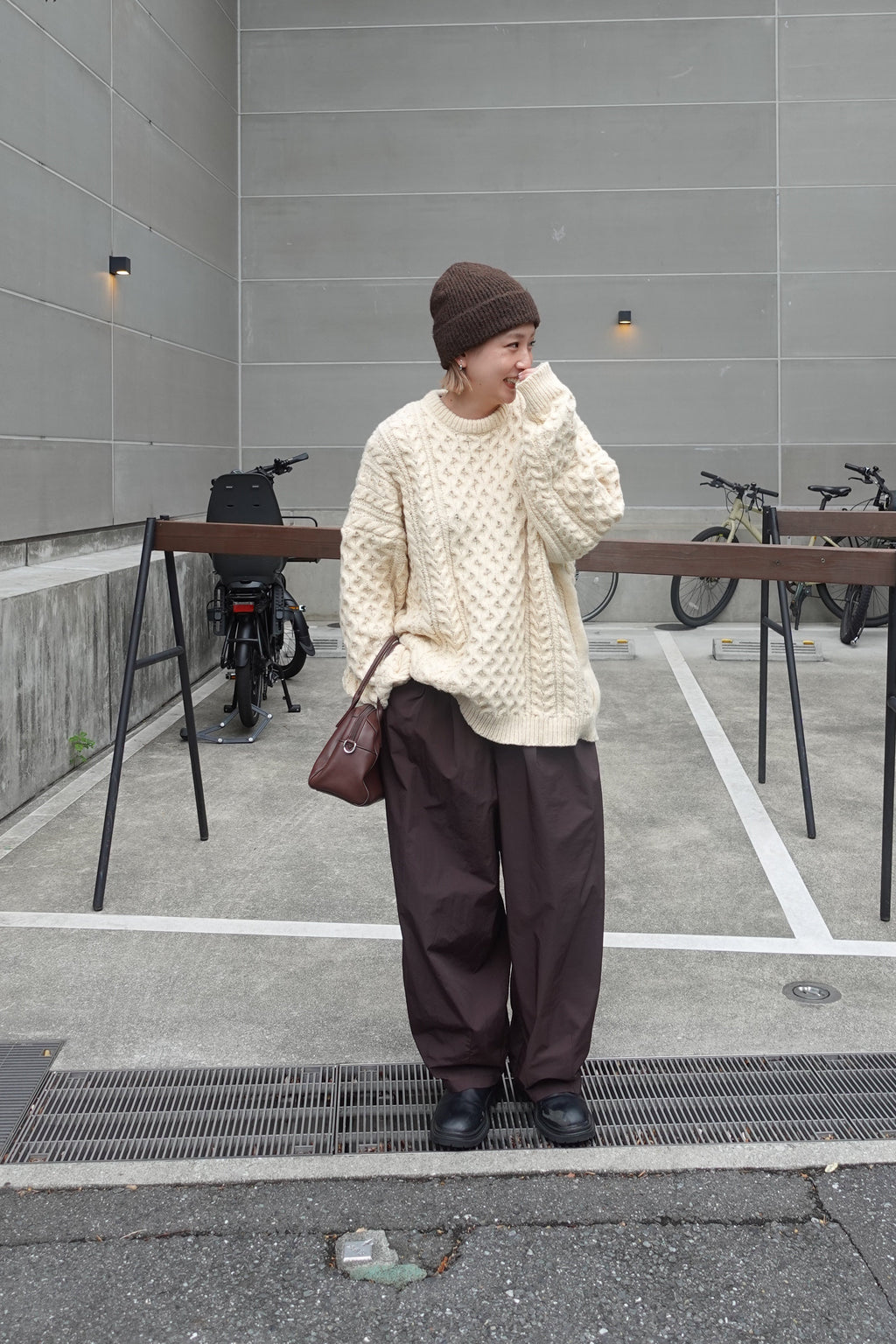 ケーブルオーバーニット