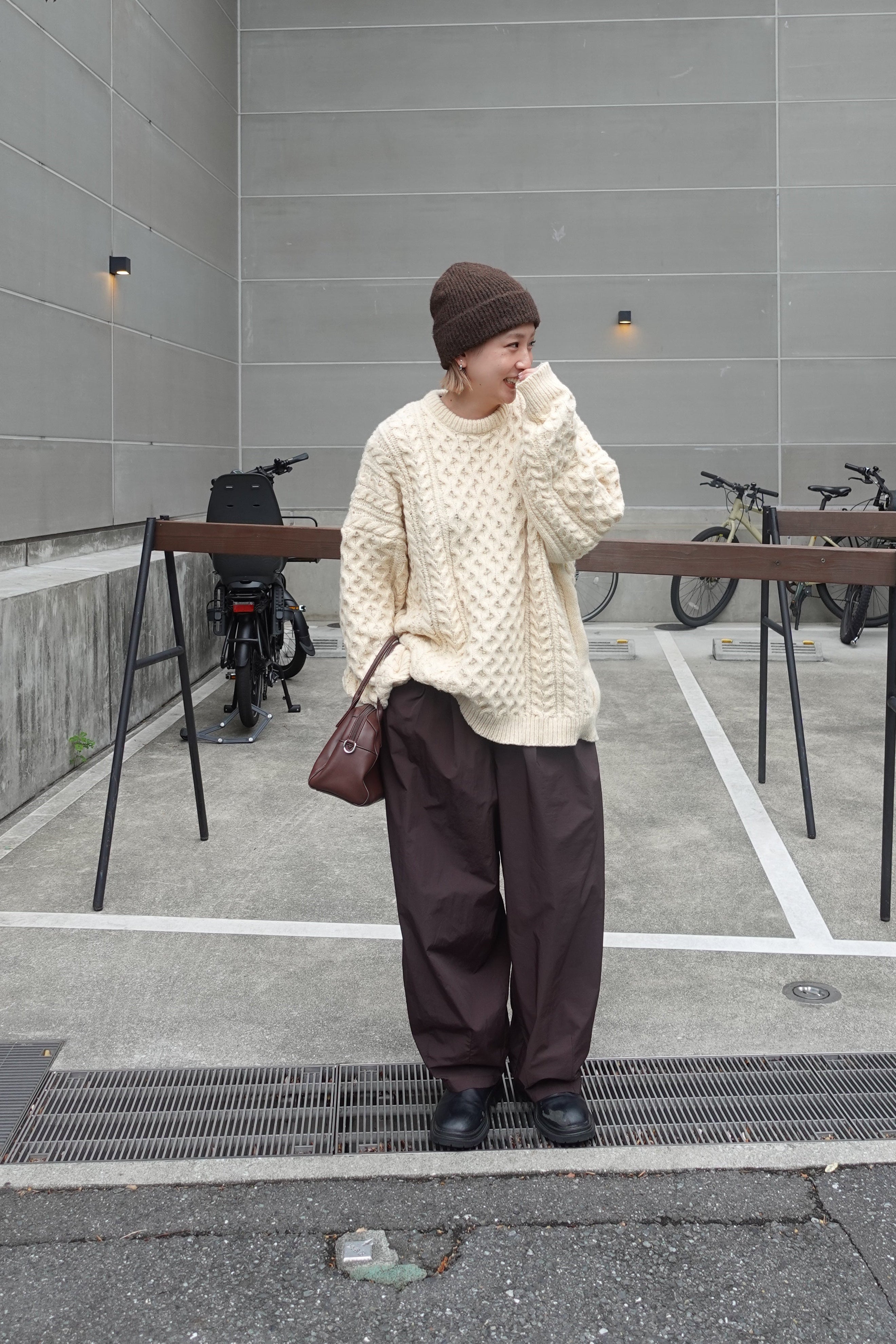 ケーブルオーバーニット