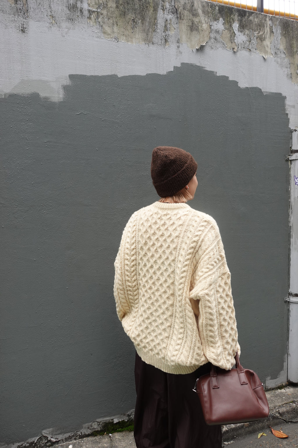 ケーブルオーバーニット