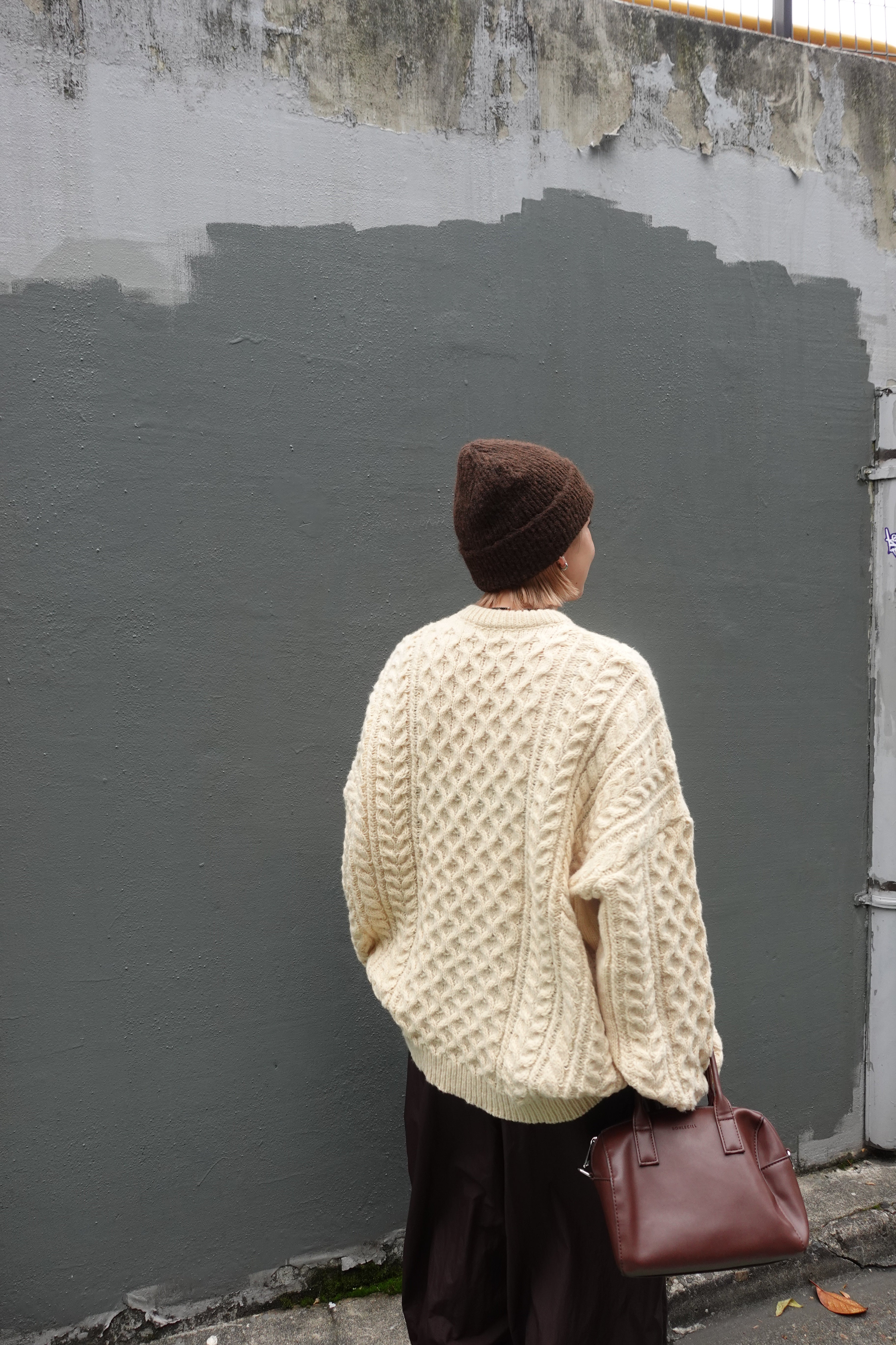 ケーブルオーバーニット