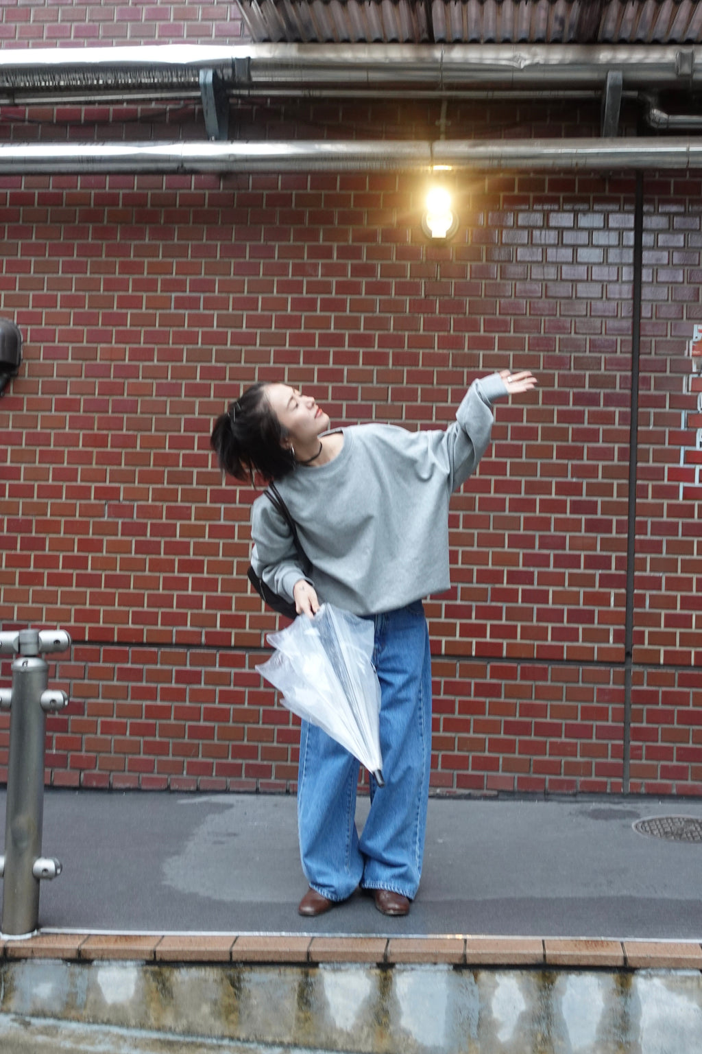 エンブロイダリールーズスウェット