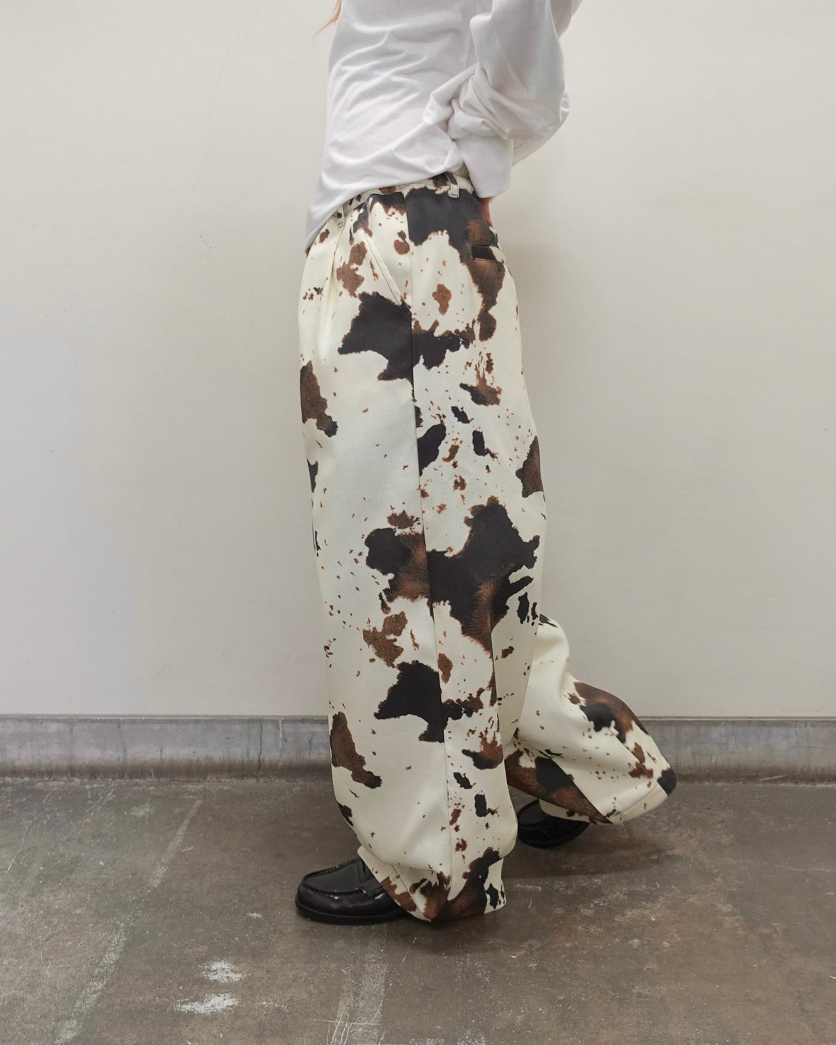 COWモチーフラフパンツ