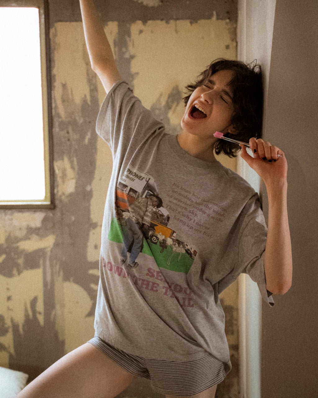 ルーズカラーロゴTee