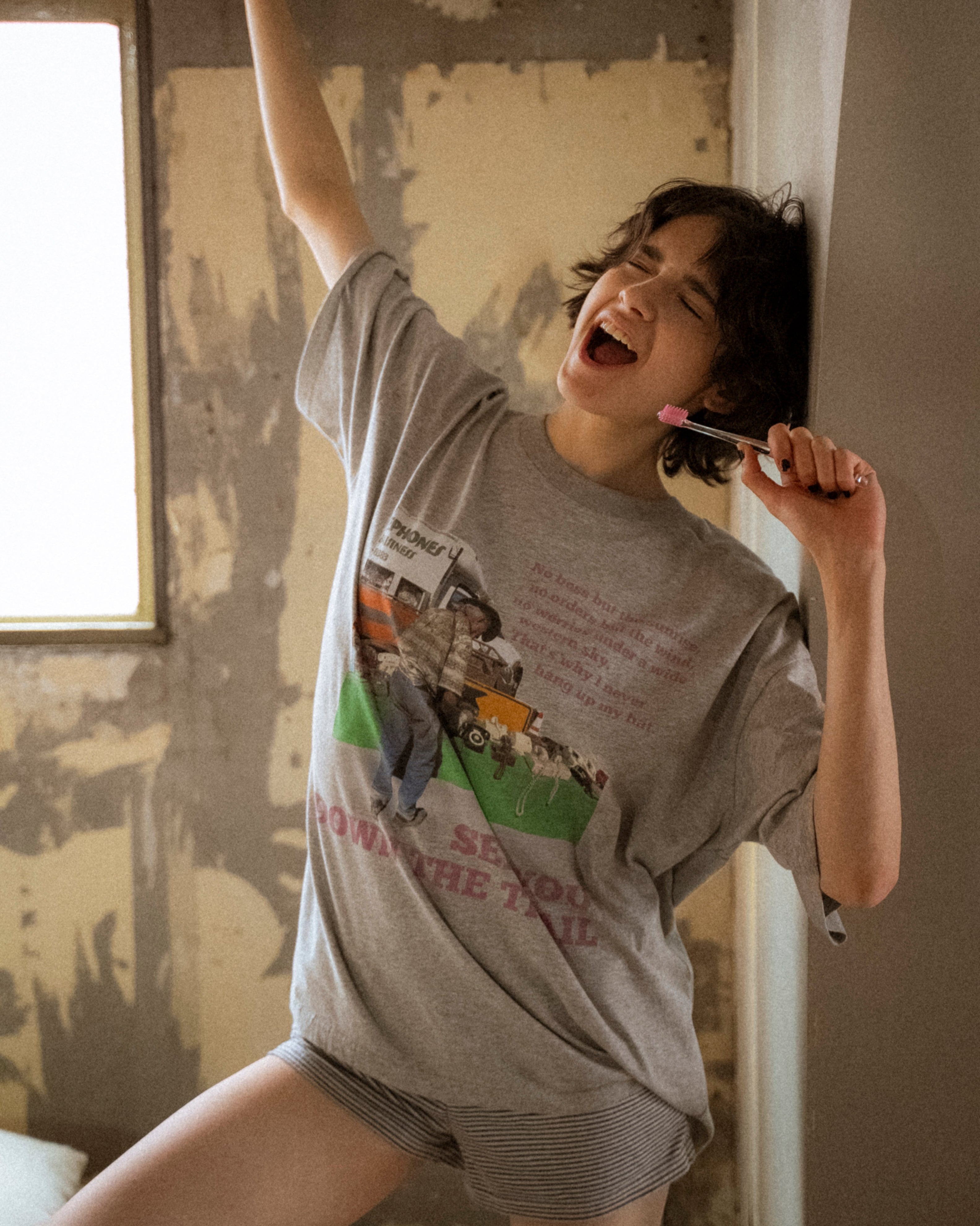 ルーズカラーロゴTee