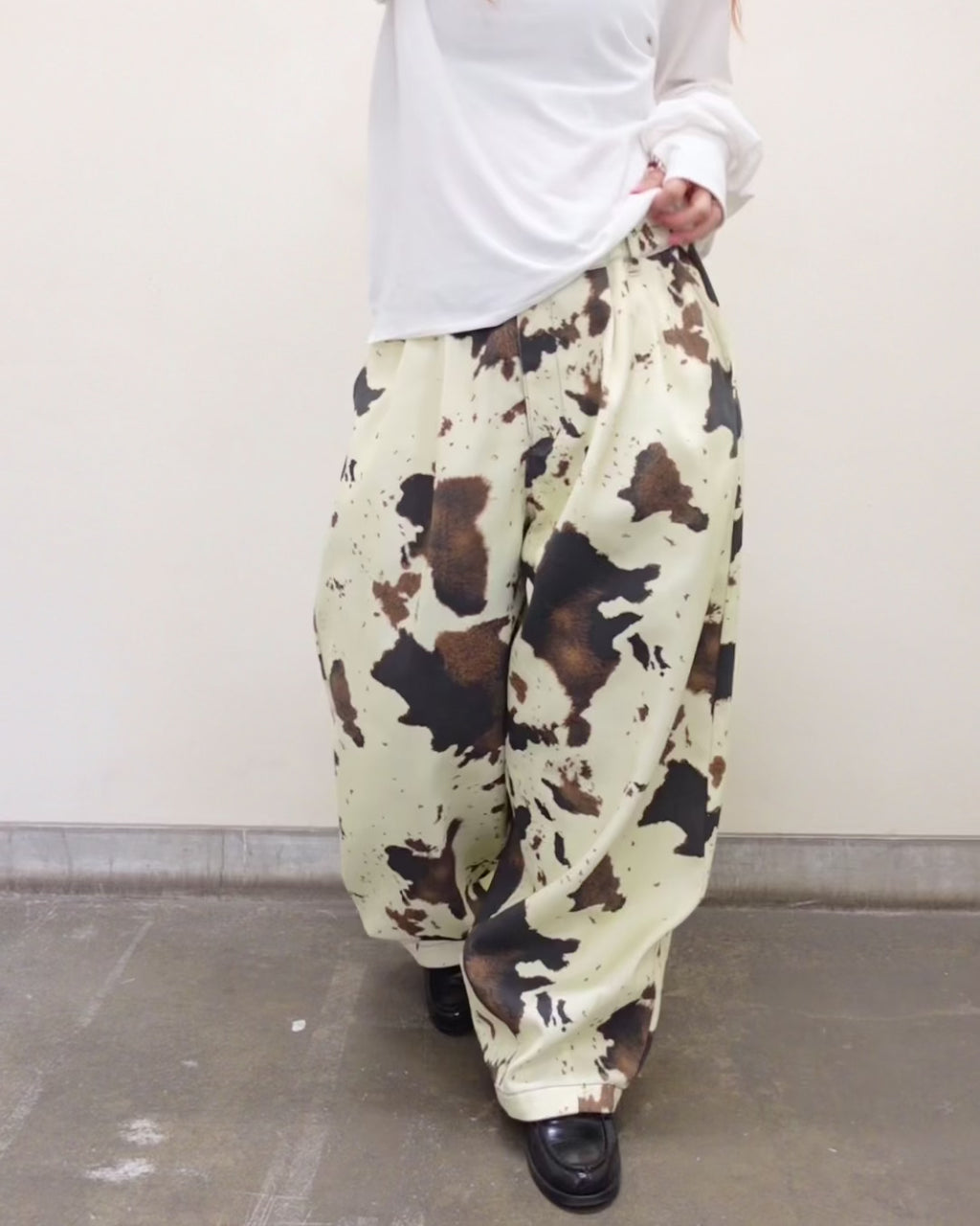 COWモチーフラフパンツ