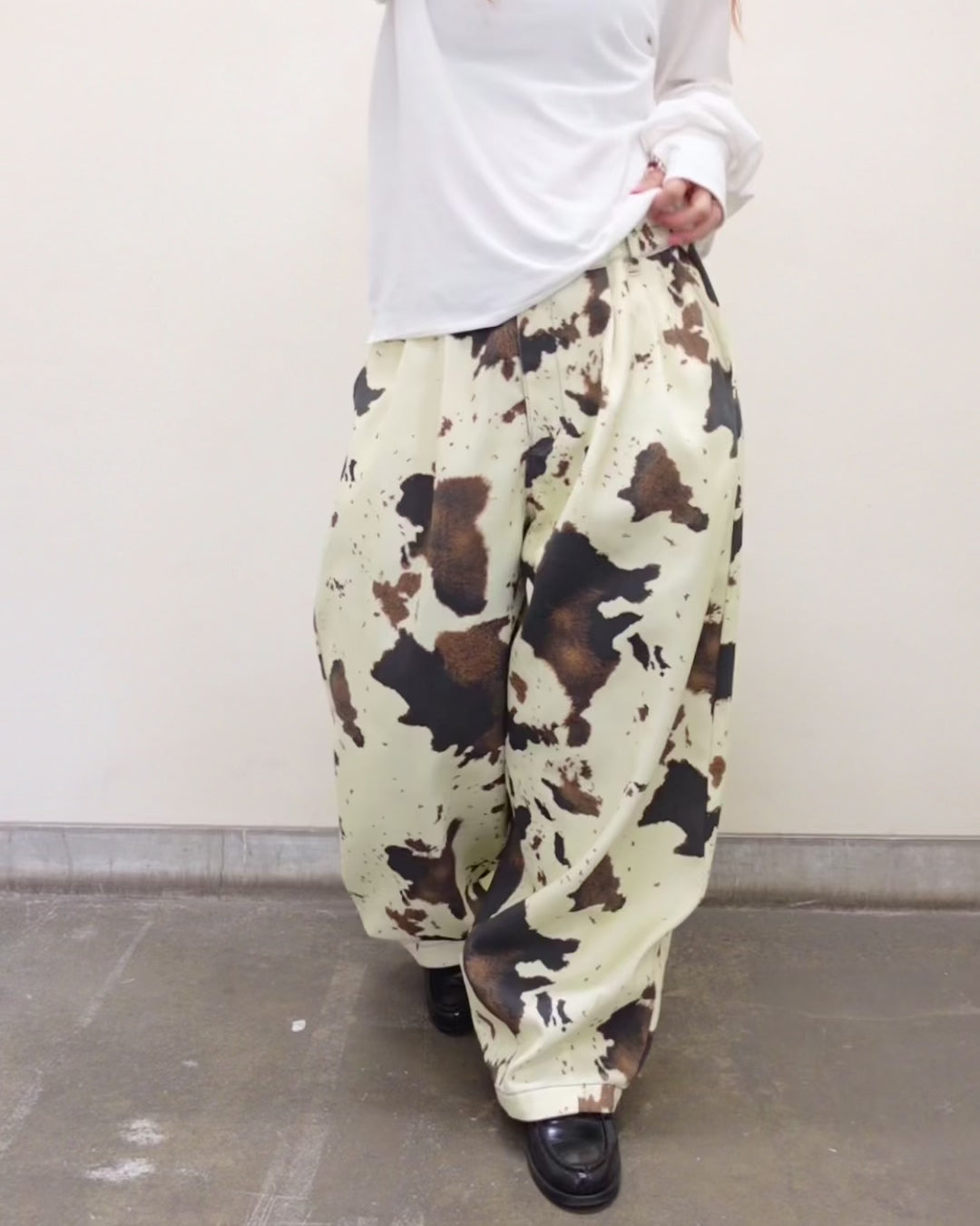 COWモチーフラフパンツ